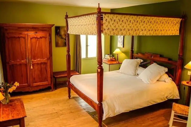 Luxury Tek Büyük Yataklı Oda, Banyolu/Duşlu, Bahçe Manzaralı (Le Prieur)