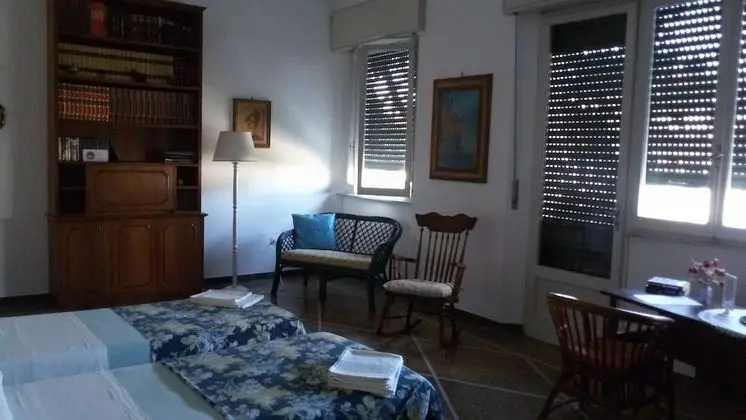 İki Ayrı Yataklı Oda, Ortak Banyo