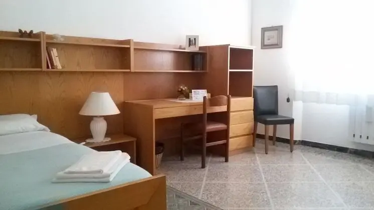 Tek Büyük Yataklı Oda, Ortak Banyo