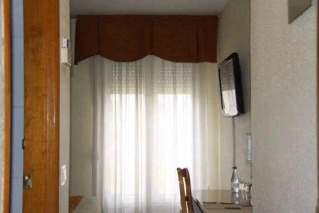 Büyük Yataklı Tek Kişilik Oda