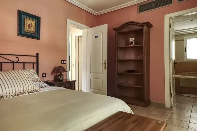 Tek Büyük Yataklı Oda (Jorós)