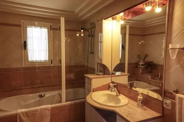 Tek Büyük Yataklı Oda (Jorós)