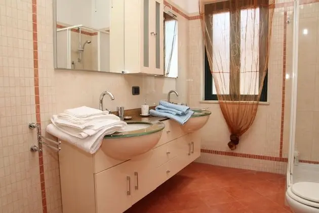 Deluxe Tek Büyük Yataklı Oda, Banyolu/Duşlu