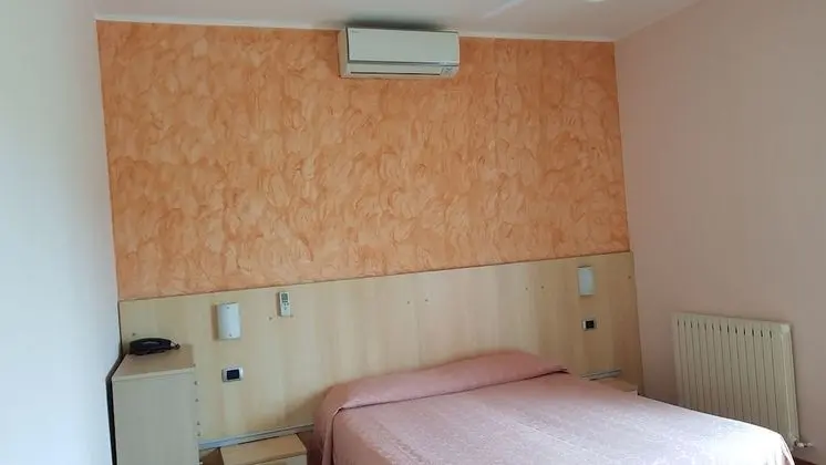 Büyük Yataklı Tek Kişilik Oda