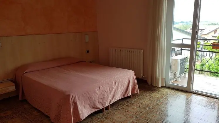 Büyük Yataklı Tek Kişilik Oda