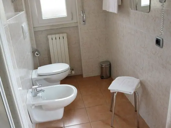 Büyük Yataklı Tek Kişilik Oda