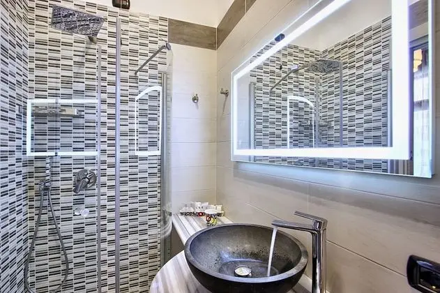 Deluxe Tek Büyük Yataklı Oda, Balkon, Deniz Manzaralı