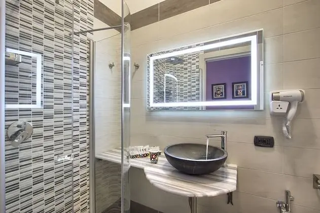 Deluxe Tek Büyük Yataklı Oda, Balkon, Deniz Manzaralı