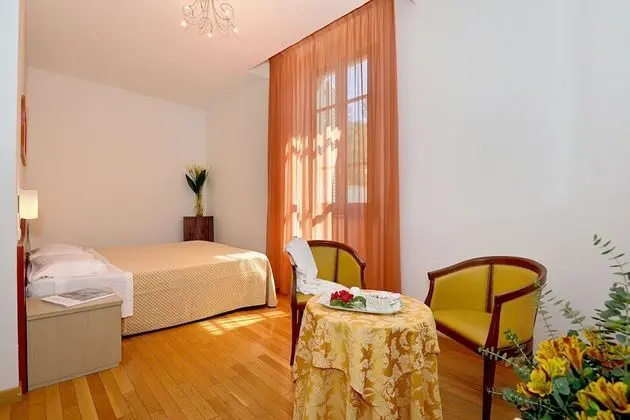 Comfort Tek Büyük Yataklı Oda, Havuz Manzaralı