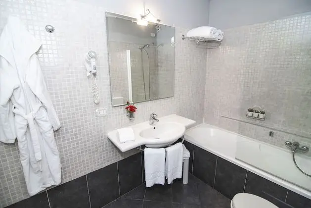 Comfort Tek Büyük Yataklı Oda, Havuz Manzaralı