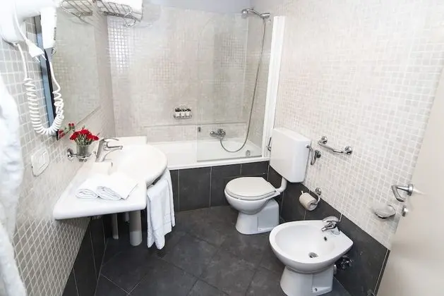 Standard Tek Büyük veya İki Ayrı Yataklı Oda
