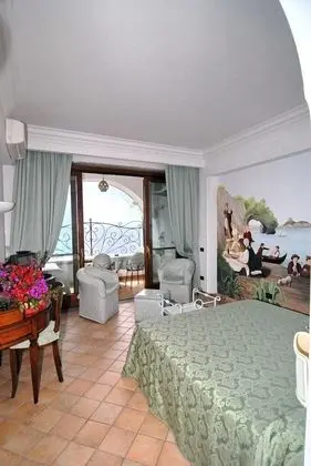 Superior Tek Büyük Yataklı Oda, Kısmi Deniz Manzaralı
