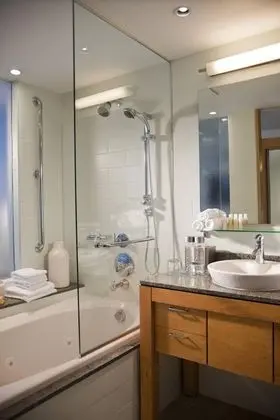 Oda, 1 En Büyük (King) Boy Yatak (Mobility Accessible, Tub)