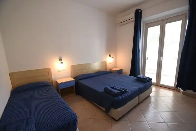 Üç Kişilik Oda