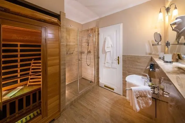 Deluxe room in Mansion house