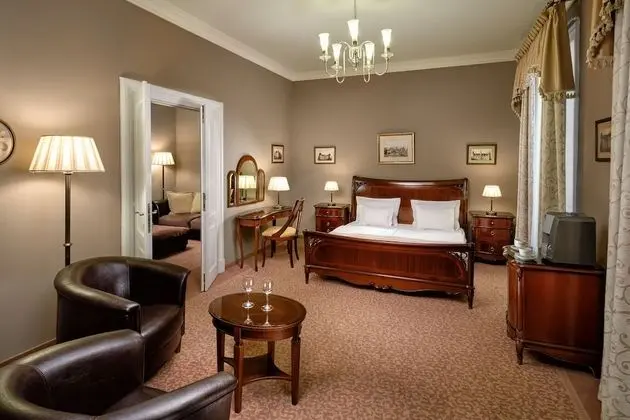 Sandor Suite in Castle