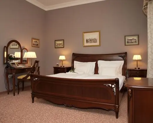 Sandor Suite in Castle