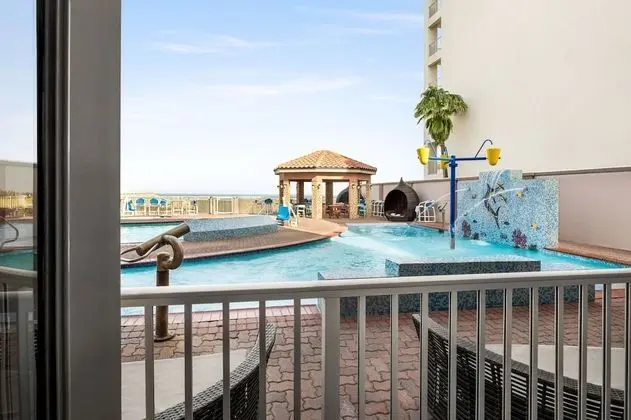 Standard Tek Büyük Yataklı Oda, Havuz Manzaralı