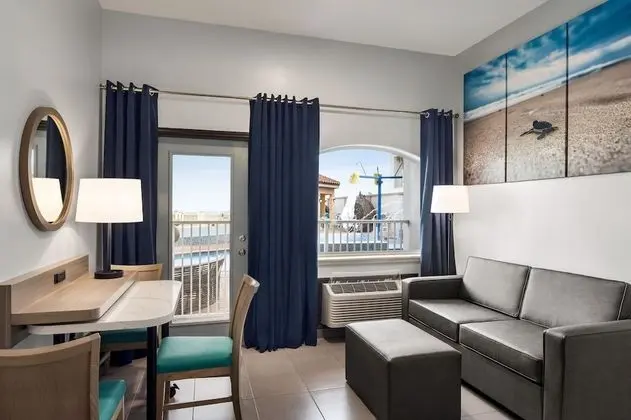 Standard Tek Büyük Yataklı Oda, Havuz Manzaralı