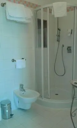 Tek Büyük veya İki Ayrı Yataklı Oda, Kanal Manzaralı