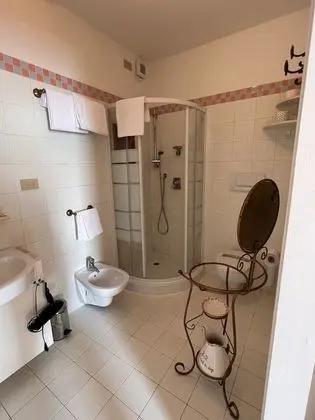 Tek Büyük veya İki Ayrı Yataklı Oda, Kanal Manzaralı