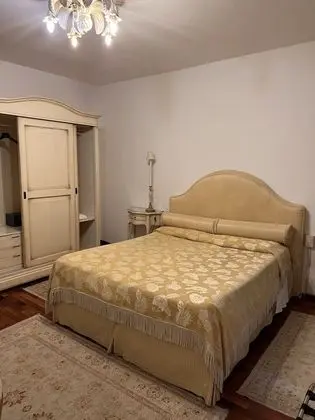 Tek Büyük veya İki Ayrı Yataklı Oda, Ortak Banyo