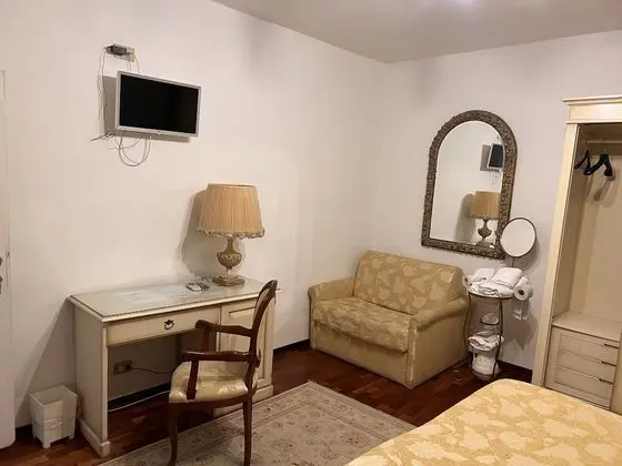 Tek Büyük veya İki Ayrı Yataklı Oda, Ortak Banyo