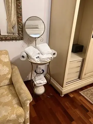 Tek Büyük veya İki Ayrı Yataklı Oda, Ortak Banyo