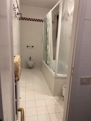 Tek Büyük veya İki Ayrı Yataklı Oda, Ortak Banyo
