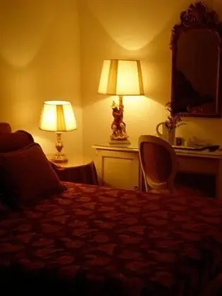 Tek Büyük Yataklı Oda, Ortak Banyo, Kanal Manzaralı