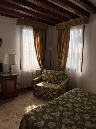 Tek Büyük Yataklı Oda, Ortak Banyo, Kanal Manzaralı