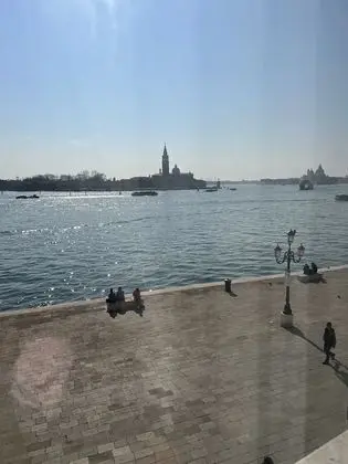 Tek Büyük Yataklı Oda, Ortak Banyo, Kanal Manzaralı