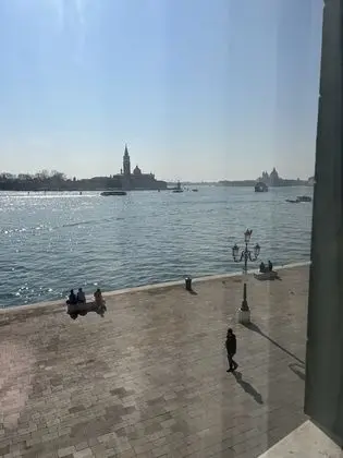 Tek Büyük Yataklı Oda, Ortak Banyo, Kanal Manzaralı