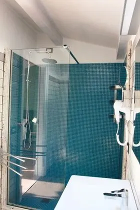 Superior Tek Büyük veya İki Ayrı Yataklı Oda, 1 Yatak Odası, Banyolu/Duşlu, Bahçe Manzaralı