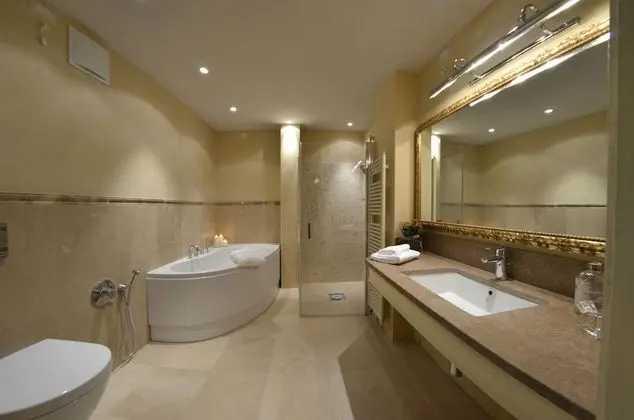 Deluxe Tek Büyük veya İki Ayrı Yataklı Oda