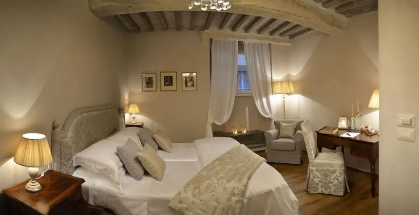 Junior Tek Büyük veya İki Ayrı Yataklı Oda