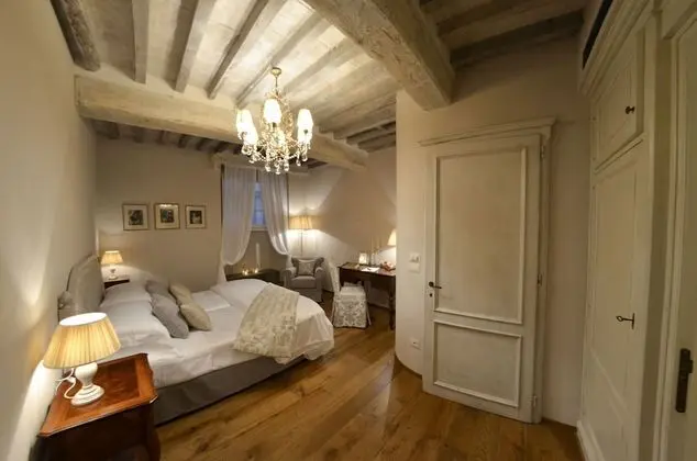 Junior Tek Büyük veya İki Ayrı Yataklı Oda