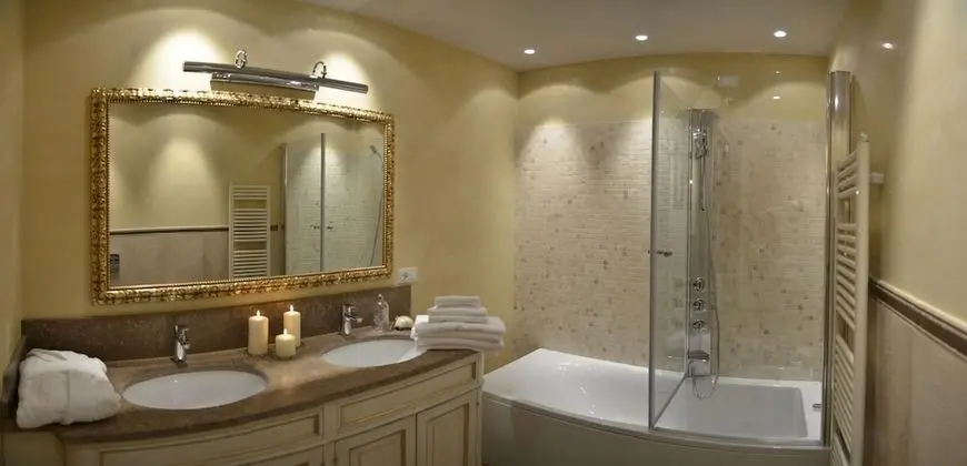 Junior Tek Büyük veya İki Ayrı Yataklı Oda