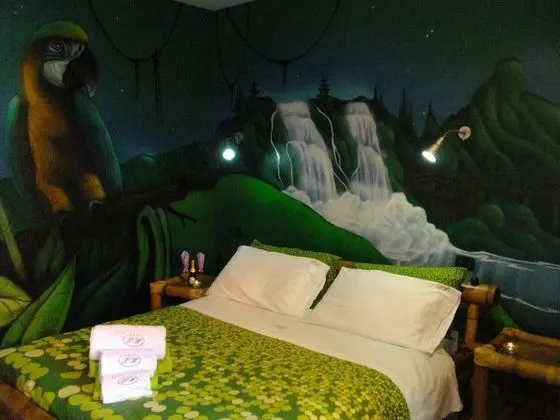 Büyük Yataklı Tek Kişilik Oda