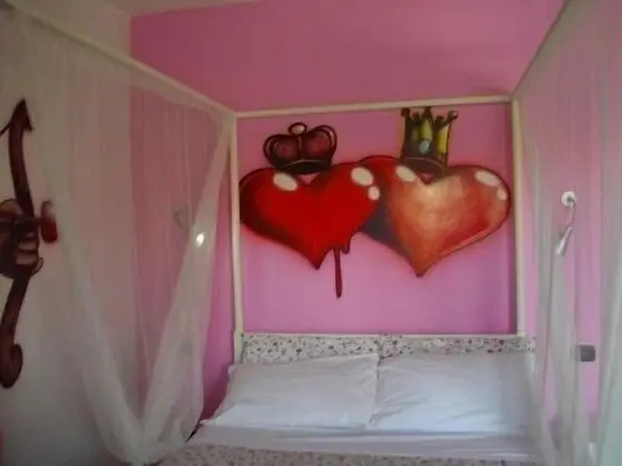 Büyük Yataklı Tek Kişilik Oda