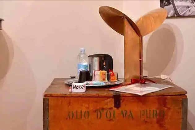 Oda, 2 Tek Kişilik Yatak, Ortak Banyo