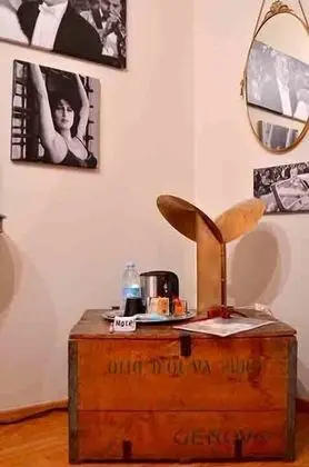 Oda, 2 Tek Kişilik Yatak, Ortak Banyo