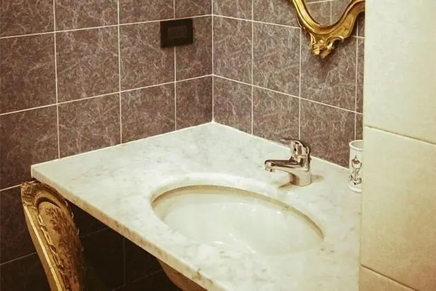 Oda, 2 Tek Kişilik Yatak, Ortak Banyo