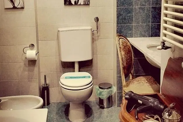 Oda, 2 Tek Kişilik Yatak, Ortak Banyo