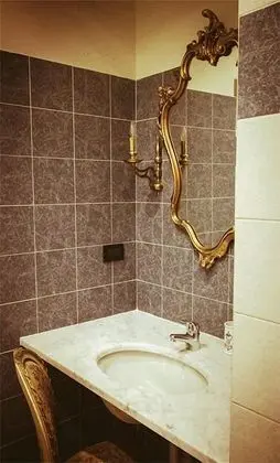 Oda, 2 Tek Kişilik Yatak, Ortak Banyo