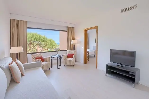 Senior Süit (3 Adults + 2 Children)