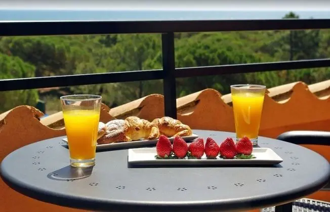 Senior Süit (3 Adults + 2 Children)