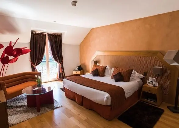 Superior Tek Büyük veya İki Ayrı Yataklı Oda, Nehir Manzaralı