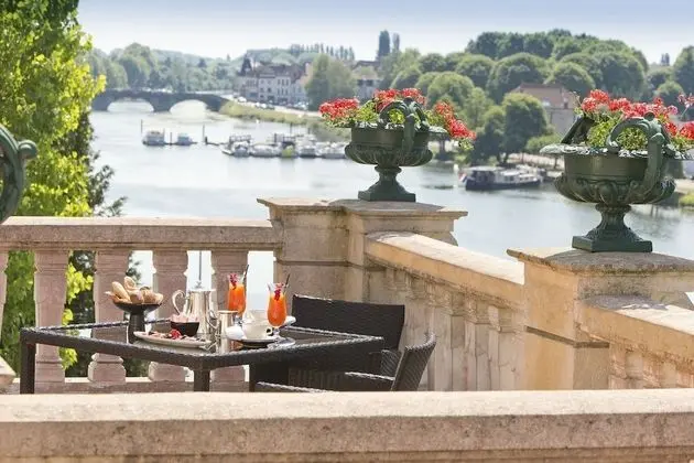 Superior Tek Büyük veya İki Ayrı Yataklı Oda, Nehir Manzaralı