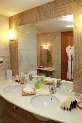 Superior Tek Büyük veya İki Ayrı Yataklı Oda, Nehir Manzaralı